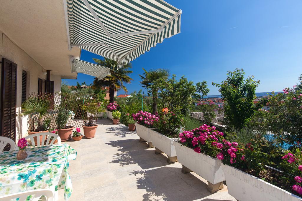 Apartment Milka Krk Town Exterior photo