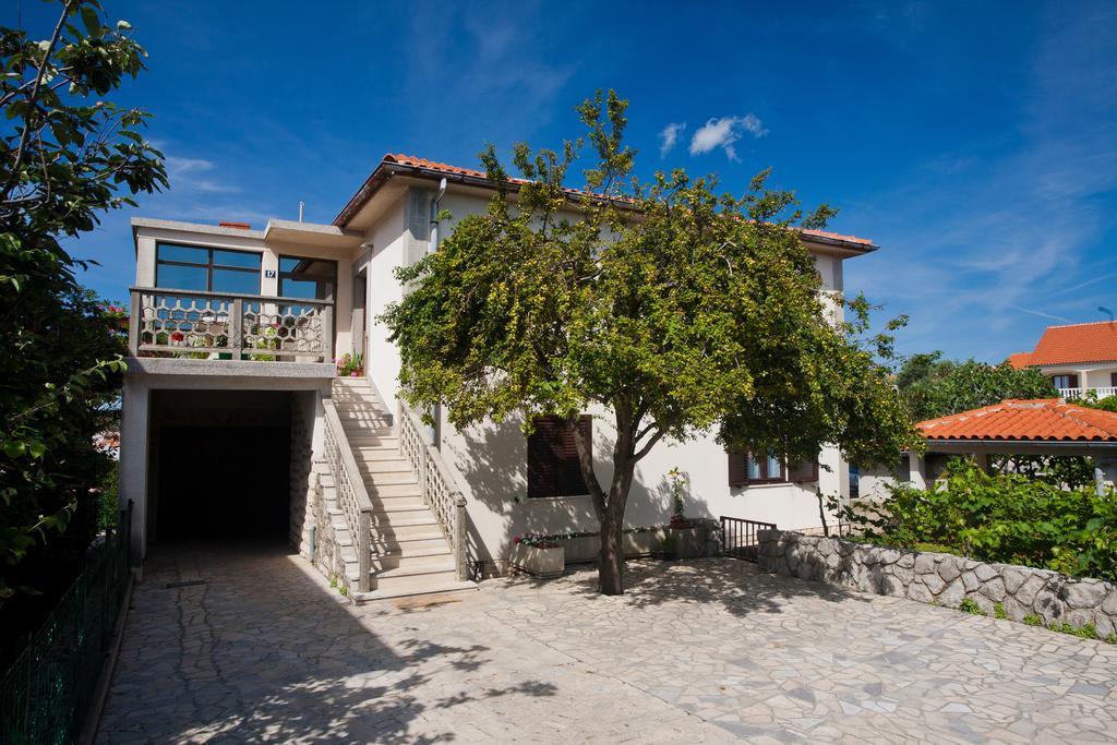 Apartment Milka Krk Town Exterior photo