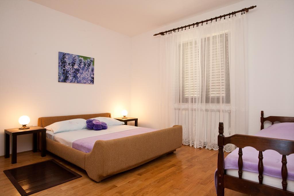 Apartment Milka Krk Town Exterior photo